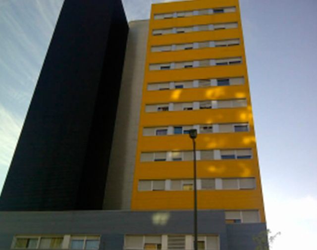 Carrasco Pintores - 3ª Generación fachada de edificio amarillo